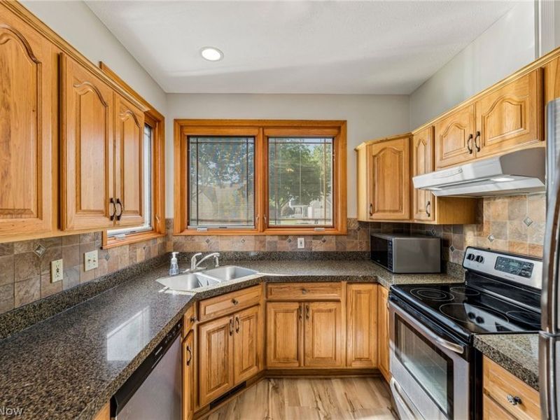 23390 Wainwright Terrace , Olmsted Falls, OH 44138 Photo 12