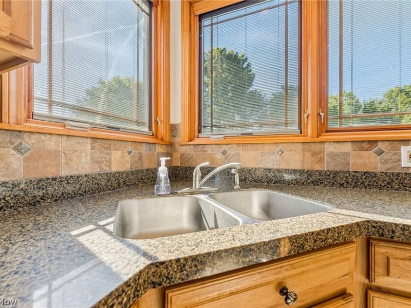23390 Wainwright Terrace , Olmsted Falls, OH 44138 Photo 13