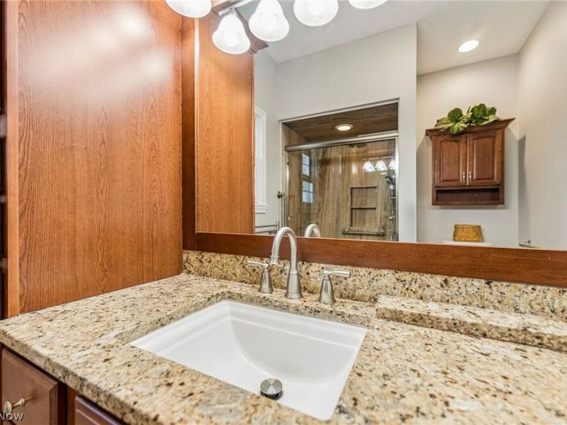 23390 Wainwright Terrace , Olmsted Falls, OH 44138 Photo 15