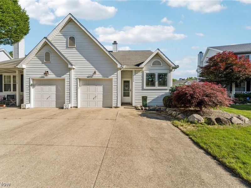 23390 Wainwright Terrace , Olmsted Falls, OH 44138 Photo 2