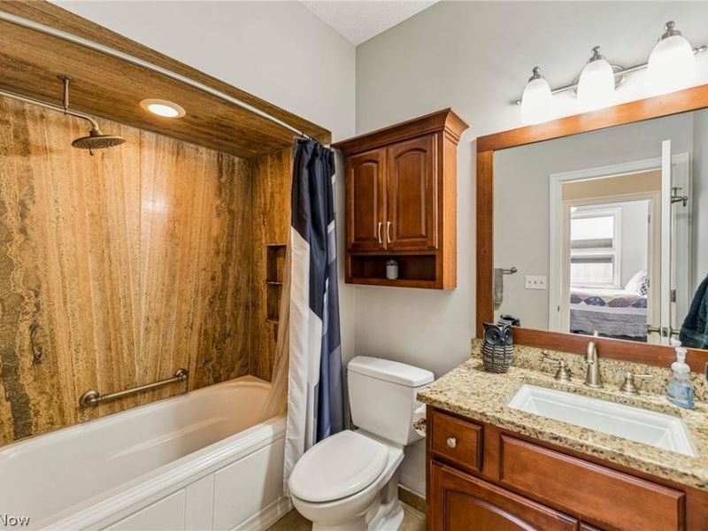 23390 Wainwright Terrace , Olmsted Falls, OH 44138 Photo 20