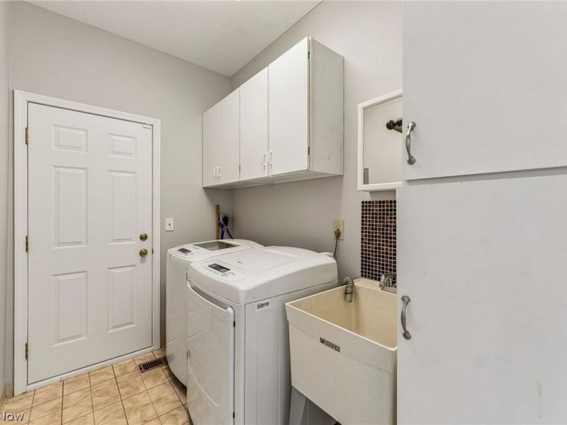 23390 Wainwright Terrace , Olmsted Falls, OH 44138 Photo 33