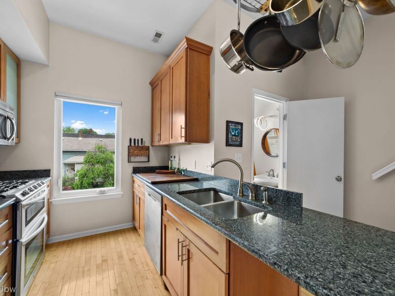 2575 W 9th Street , Cleveland, OH 44113 Photo 13