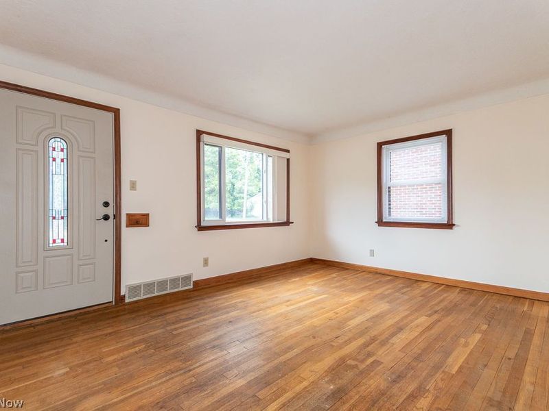 17721 Dillewood Road, Cleveland, OH 44119 Photo 13
