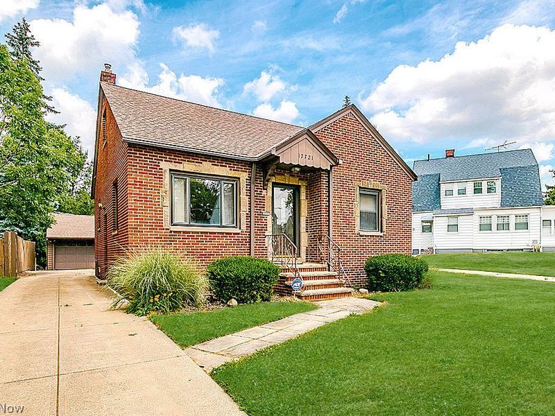 17721 Dillewood Road, Cleveland, OH 44119 Photo 2