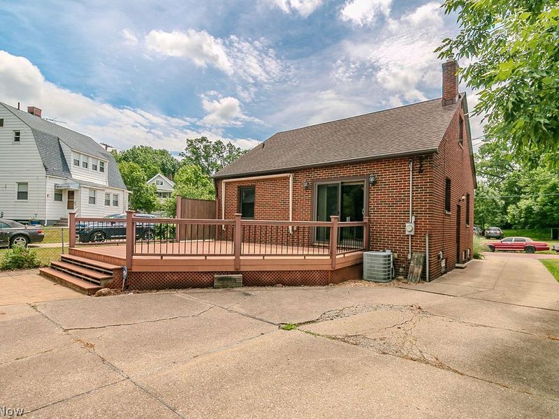 17721 Dillewood Road, Cleveland, OH 44119 Photo 3