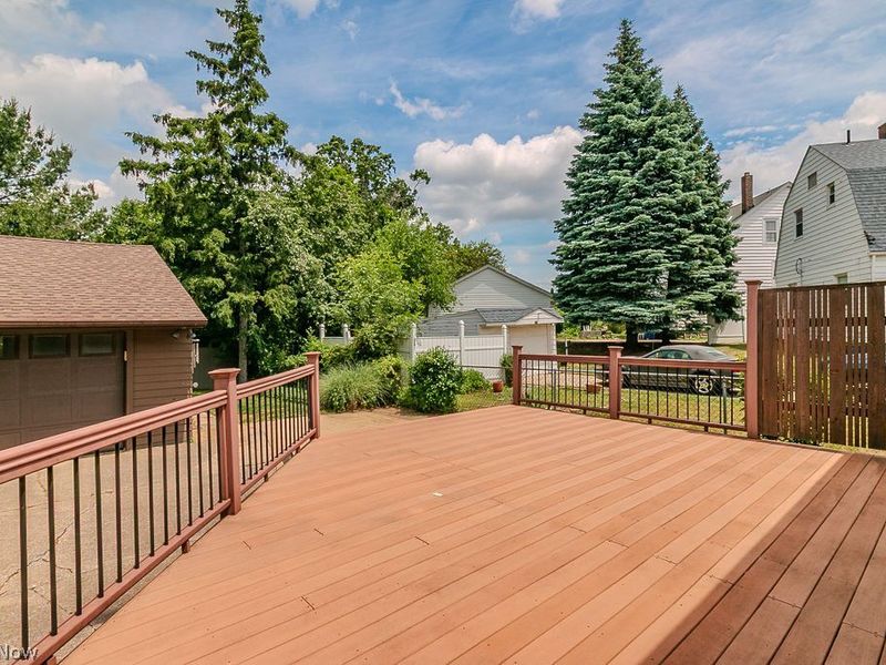 17721 Dillewood Road, Cleveland, OH 44119 Photo 4