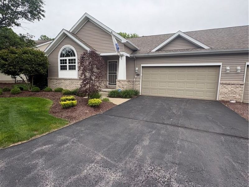 5817 Herons Boulevard, Unit A, Youngstown, OH 44515 Photo 2