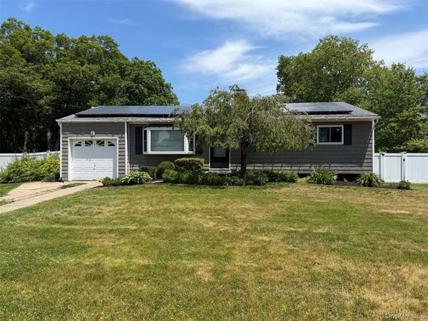 935 Montauk Avenue , Islip Terrace, NY 11752