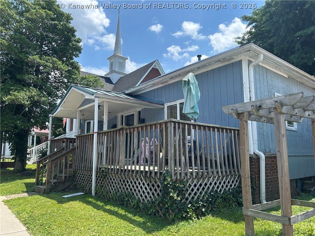 404 William Street, Cedar Grove, WV 25039 Main Photo