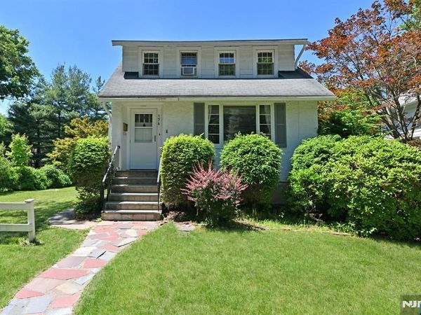176 Park Avenue, ALLENDALE, NJ 07401