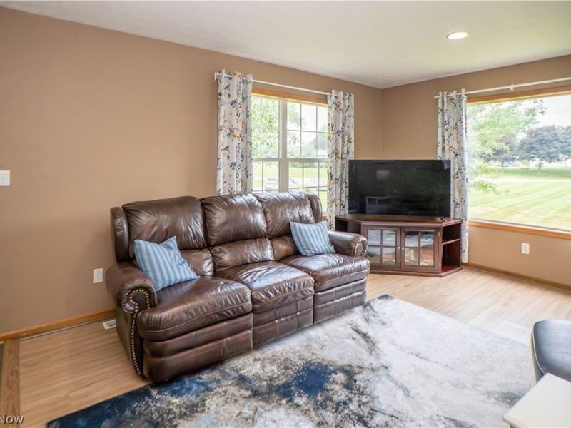 11032 Titus Avenue NW, Uniontown, OH 44685 Photo 10