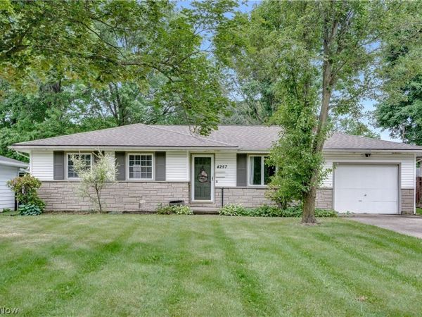 4257 Selkirk Avenue , Austintown, OH 44511