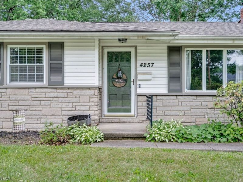 4257 Selkirk Avenue, Austintown, OH 44511 Photo 2