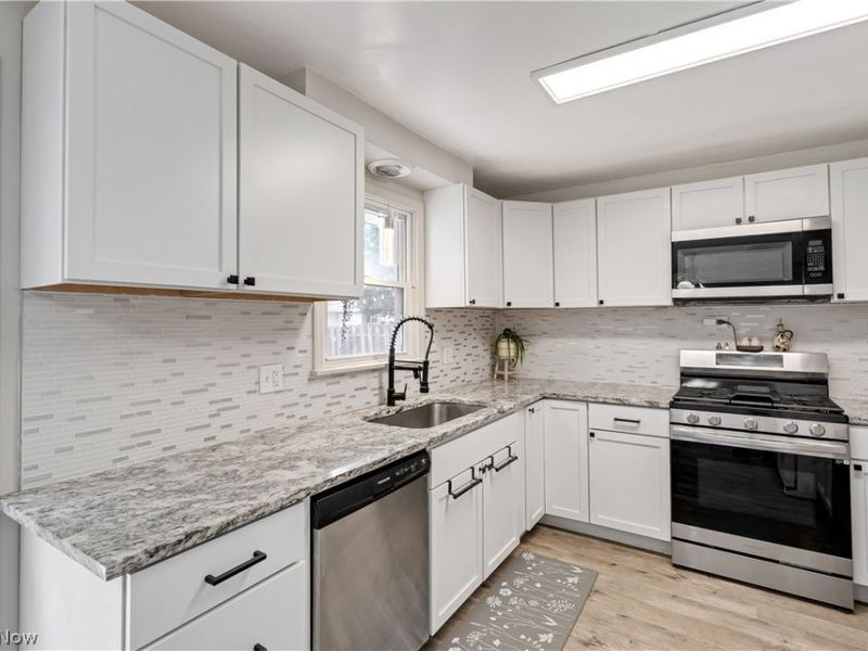 4257 Selkirk Avenue, Austintown, OH 44511 Photo 3
