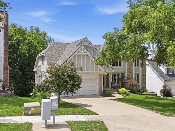 4142 NE Hampstead Drive, Lee's Summit, MO 64064