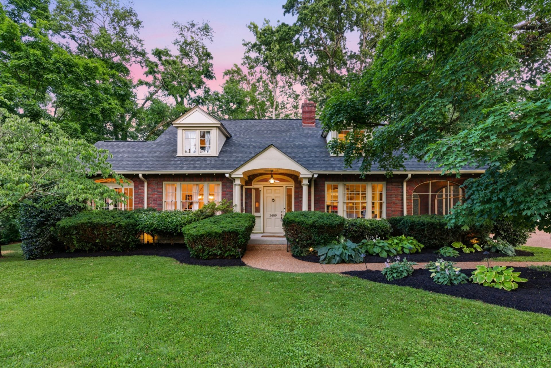 3609 Saratoga Dr, Nashville, TN 37205 Main Photo