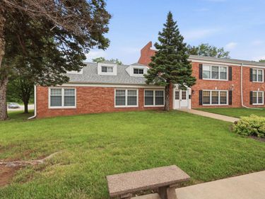 3215 E Locust Street , Unit B2-76, Davenport, IA 52803