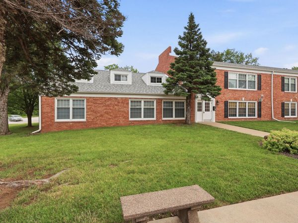 3215 E Locust Street , Unit B2-76, Davenport, IA 52803