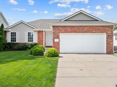 8011 Creek View Court, Lincoln, NE 68516