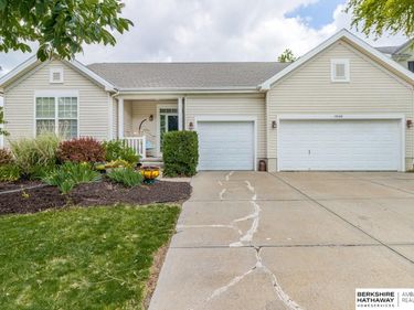 16148 V Circle, Omaha, NE 68135