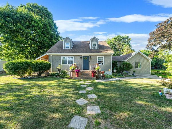 35 Oklahoma Avenue , Bay Shore, NY 11706