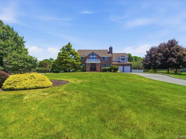 2 Mercedes Court, Patchogue, NY 11772