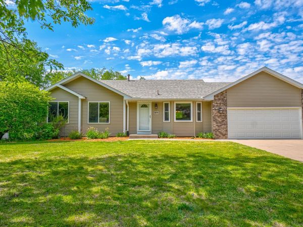 6878 Upper 28th Street N, Oakdale, MN 55128