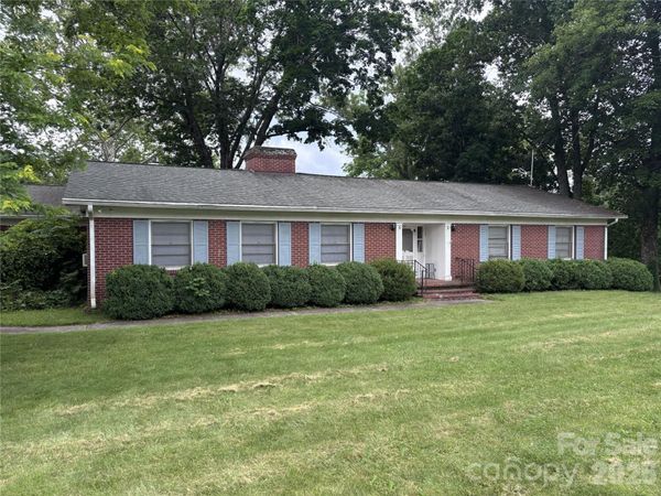 625 Vance Street , Waynesville, NC 28786