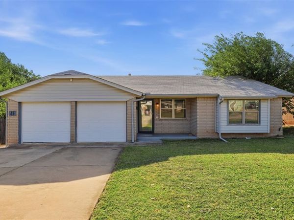 628 Baer Drive, Moore, OK 73160