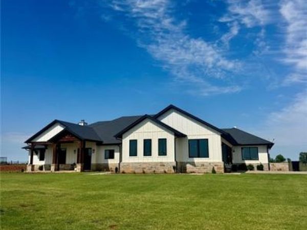 26244 SW 868 Road, Cashion, OK 73016