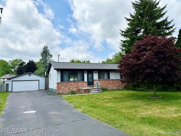 2830 Hessel Avenue , Rochester Hills, MI 48307