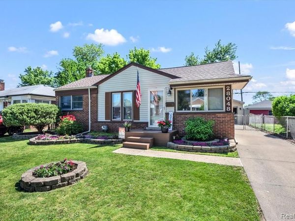 28048 Bohn Street , Roseville, MI 48066