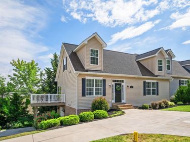 327 BLUE STONE HILLS DR, HARRISONBURG, VA 22801