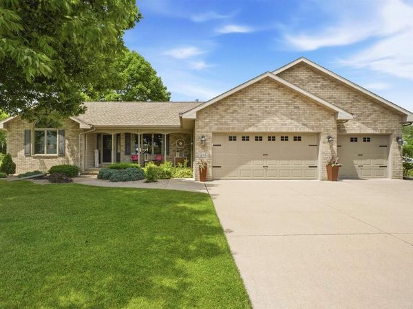 205 OAK KNOLL COURT, Hortonville, WI 54944