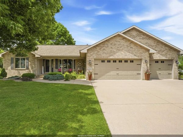 205 OAK KNOLL COURT, Hortonville, WI 54944