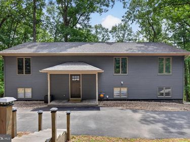 141 HUCKLEBERRY LANE, HARRISBURG, PA 17112