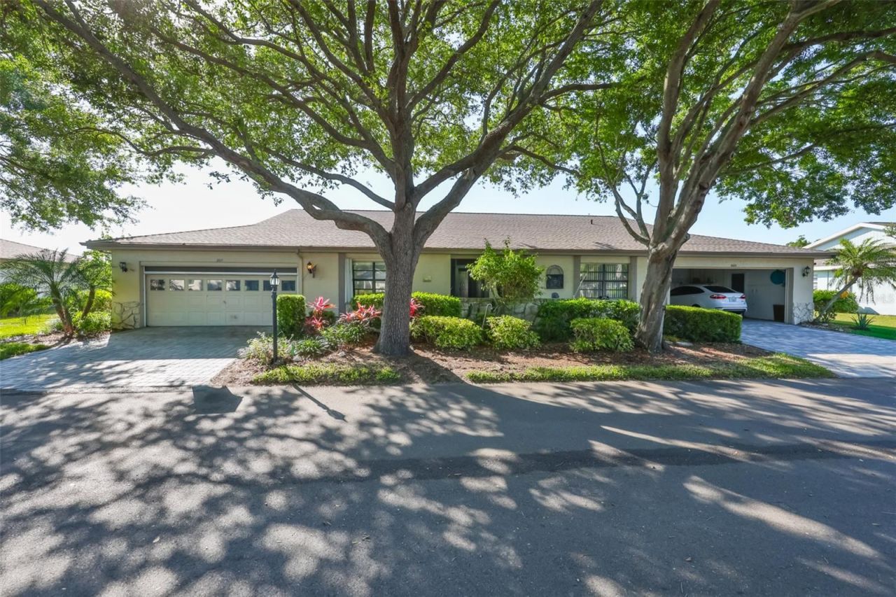 2611 Lancaster Drive , Unit 33, Sun City Center, FL 33573 Photo