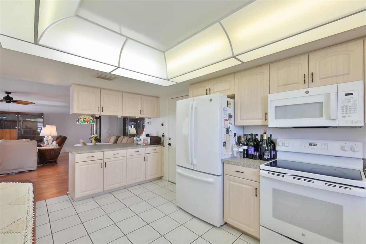 2611 Lancaster Drive , Unit 33, Sun City Center, FL 33573 Photo