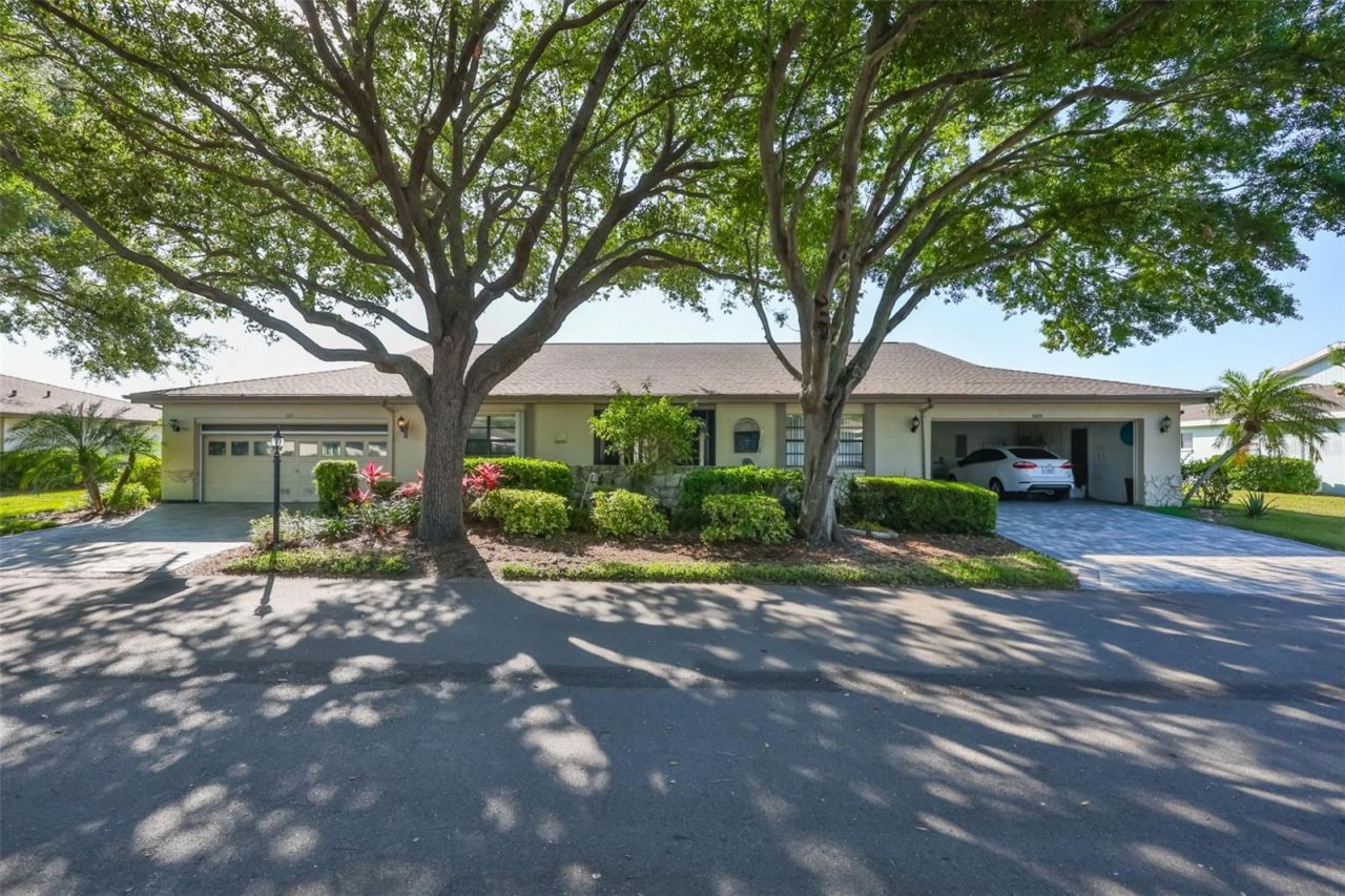2611 Lancaster Drive , Unit 33, Sun City Center, FL 33573 Photo