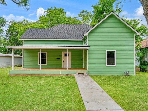 562 SW 1ST, Paris, TX 75460