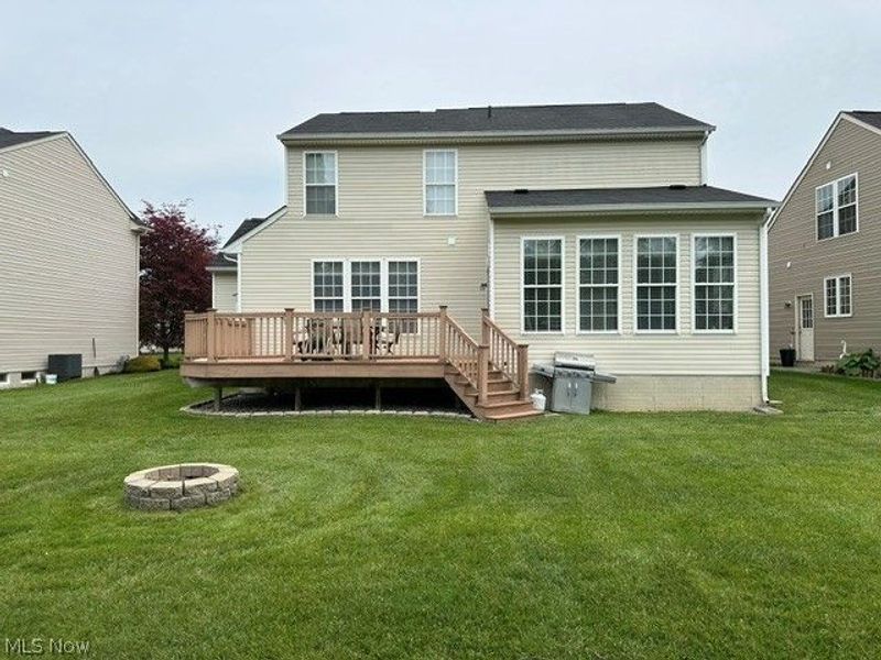 566 Colonial Drive , Painesville, OH 44077 Photo 2