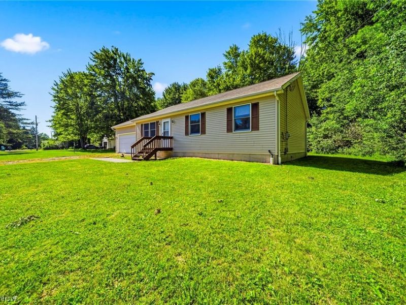 1682 Sugar Creek Creek, Rock Creek, OH 44084 Photo 3
