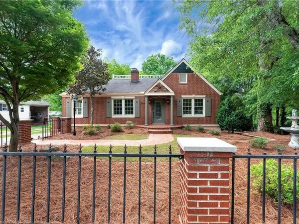 952 Wayside Street , Cornelia, GA 30531