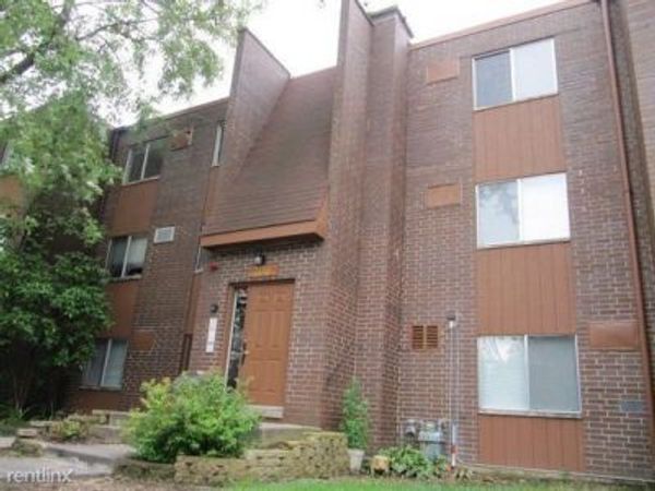 701 Spruce Court , Unit 5, Vernon Hills, IL 60061