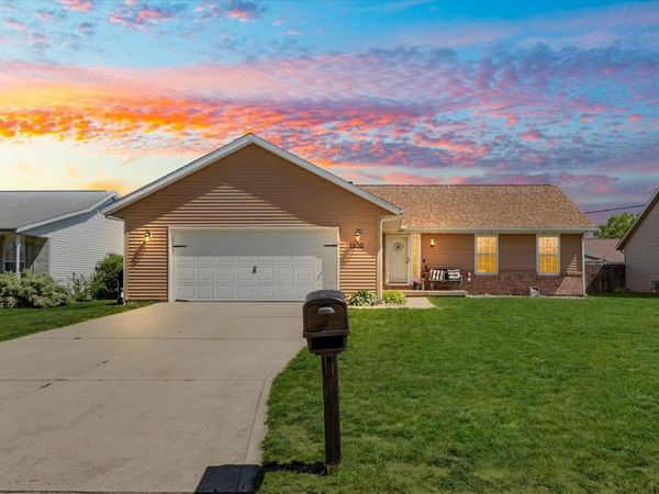 1430 Honeysuckle Lane, Farmer City, IL 61842