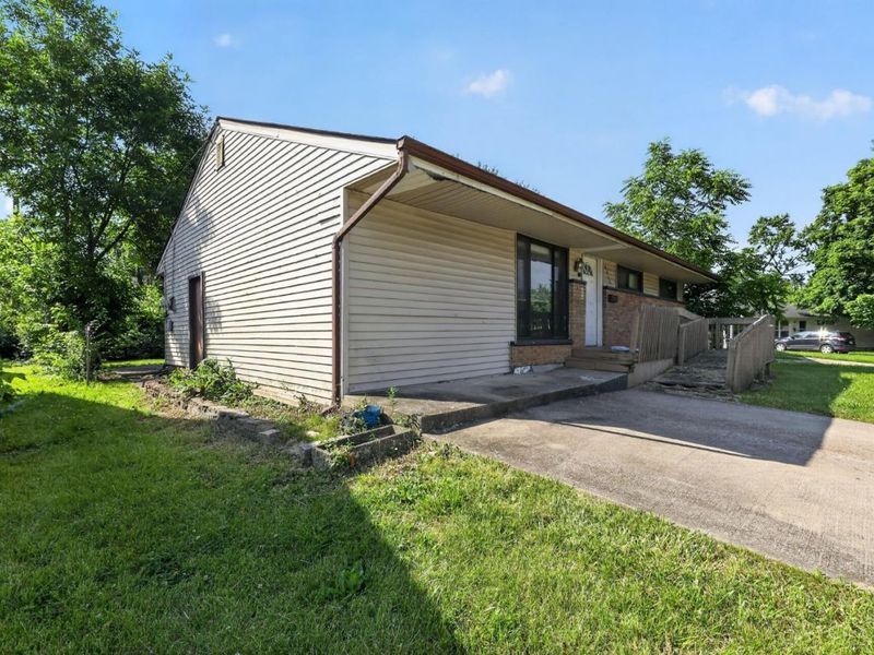 8868 Ebro Court, Cincinnati, OH 45231 Photo 3
