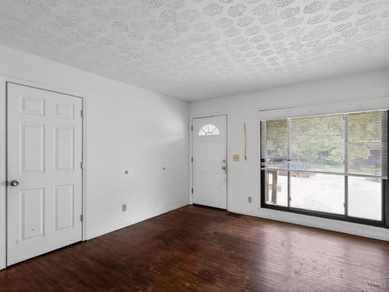 8868 Ebro Court, Cincinnati, OH 45231 Photo 4