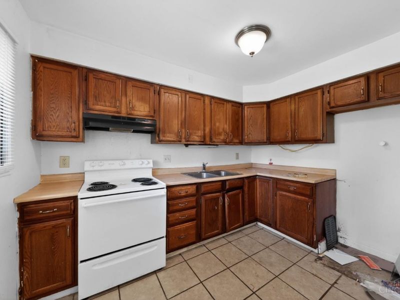 8868 Ebro Court, Cincinnati, OH 45231 Photo 5