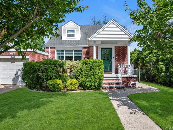 284 Whitehall Road, Garden City, NY 11530